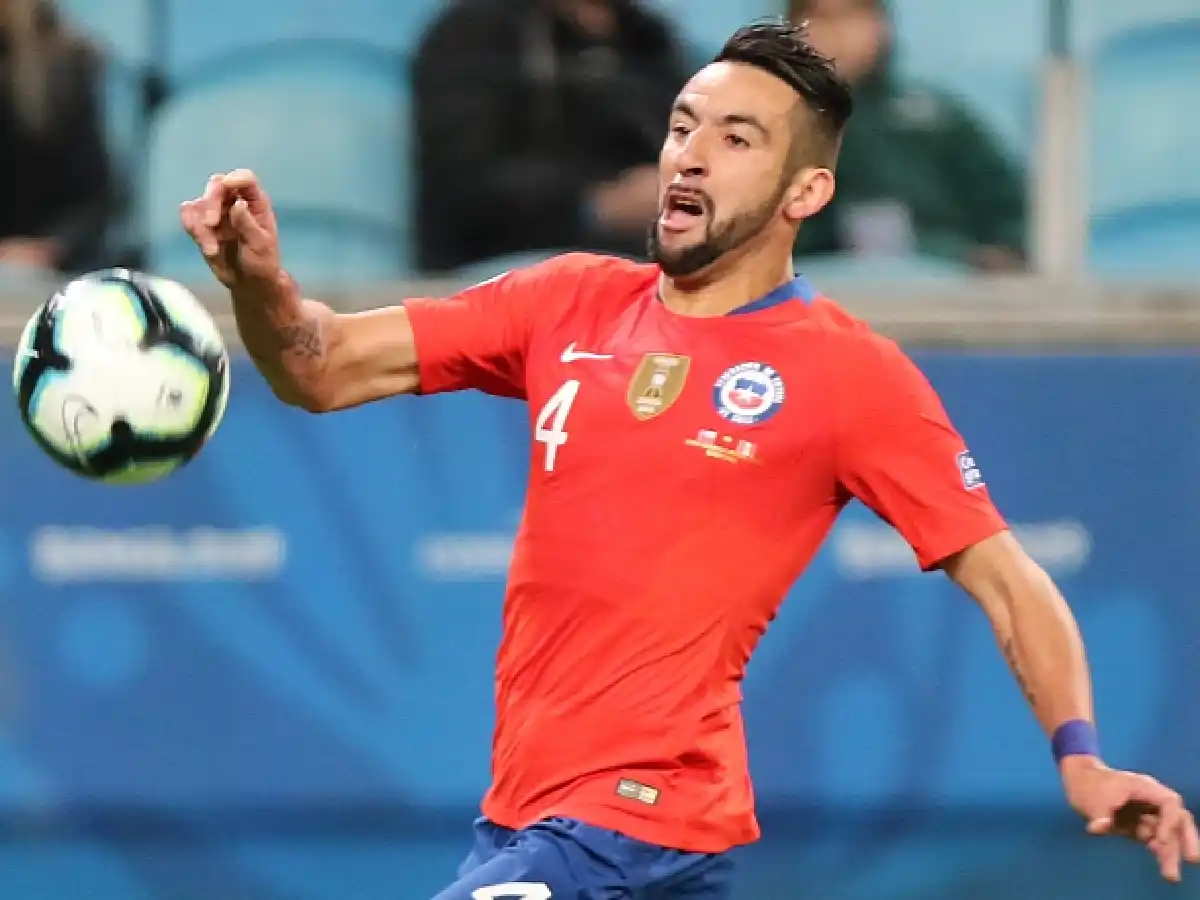 "Me gustaría jugar en Boca y luego en la 'U' de Chile", dijo Isla