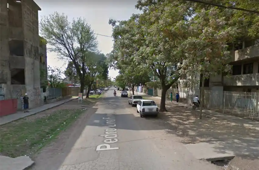 Lo sorprenden y le dan dos tiros