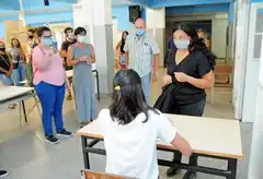 La ciudad se prepara para vacunar a mayores de 60 y a pacientes de riesgo en las escuelas