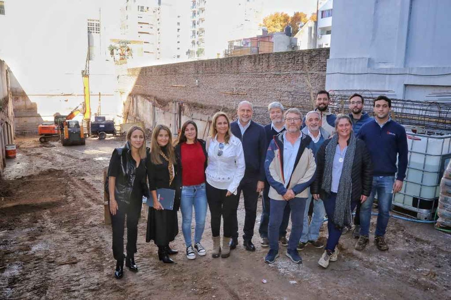 El gobernador Perotti recorrió las obras del memorial de Salta 2141