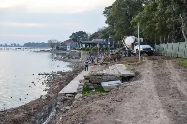 Murallas: Avanza la reconstrucción de la defensa costanera de Chascomús