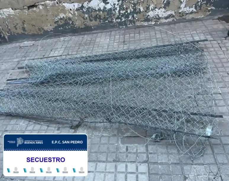 El alambrado fue secuestrado por los efectivos policiales.