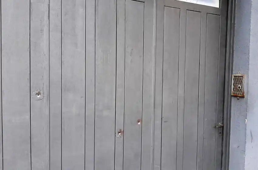 Violencia en Villa Gobernador Gálvez: balearon la casa de una concejala del Frente de Todos