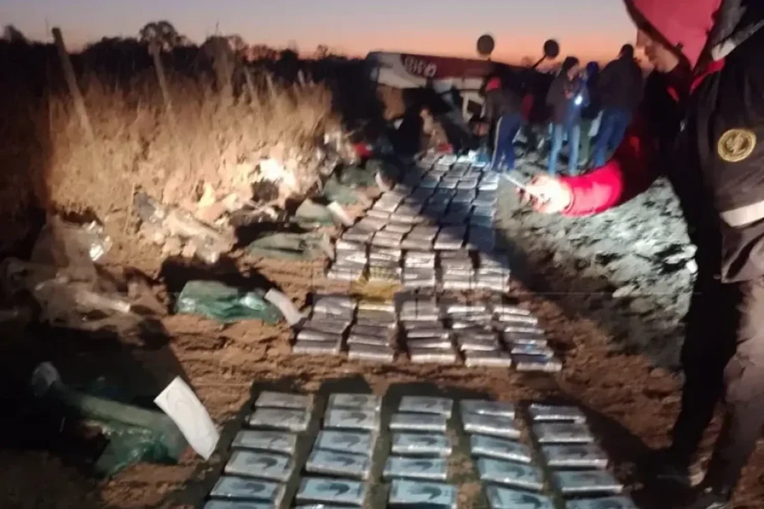 Cayó una avioneta narco en Chaco: encontraron más de 300 kilos de cocaína en su interior