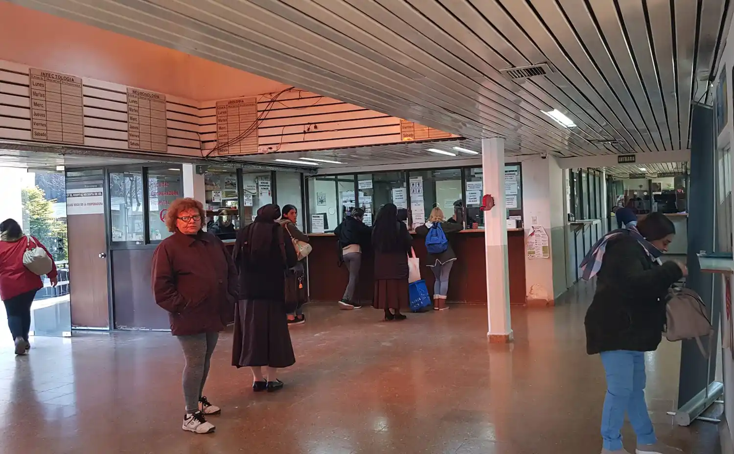 Afiliados de Pami sufren demoras en su atención por la saturación de pacientes en el Hospital