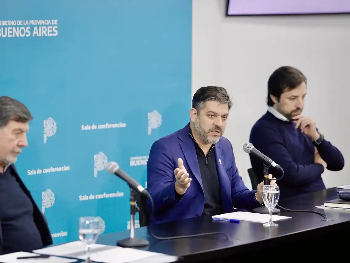Kreplak celebró en conferencia que la salud pública salvó vidas chilenas y Bianco se mostró "orgulloso": Alonso ausente