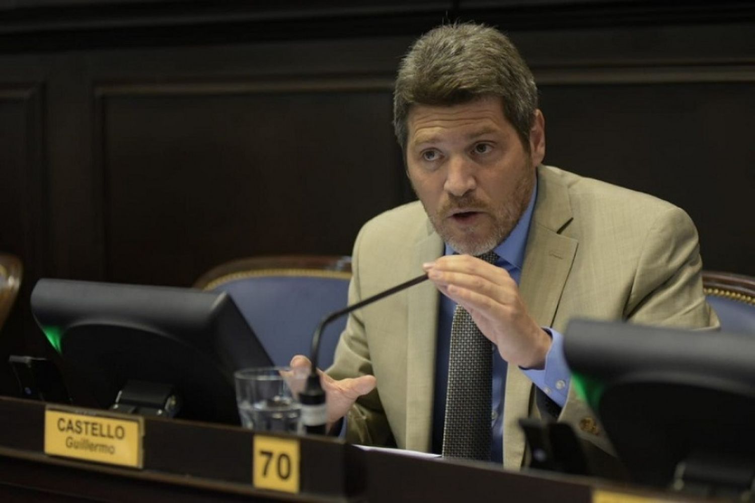 Castello quiere derogar la ley que obliga a hablar de "30 mil desaparecidos" en la Provincia