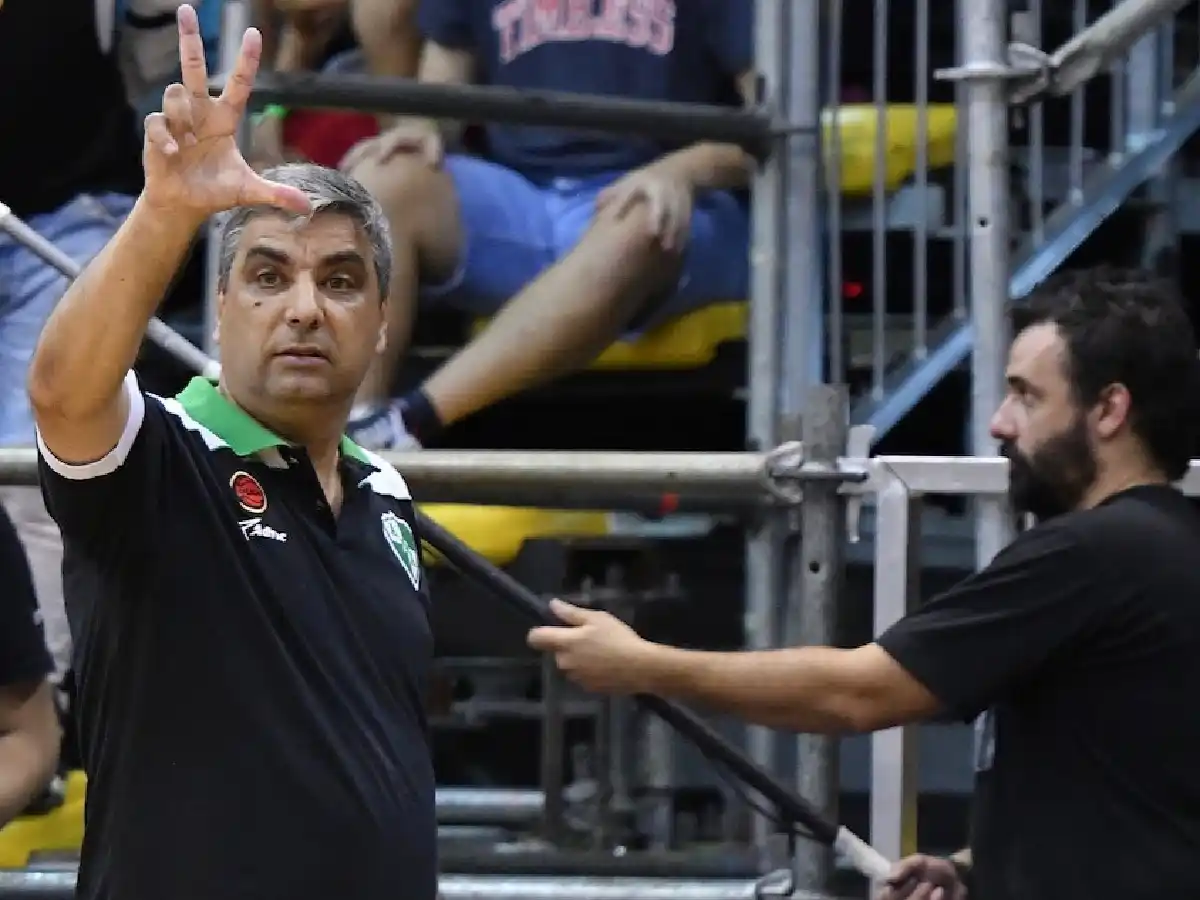 Arduh seguirá como DT de Atenas