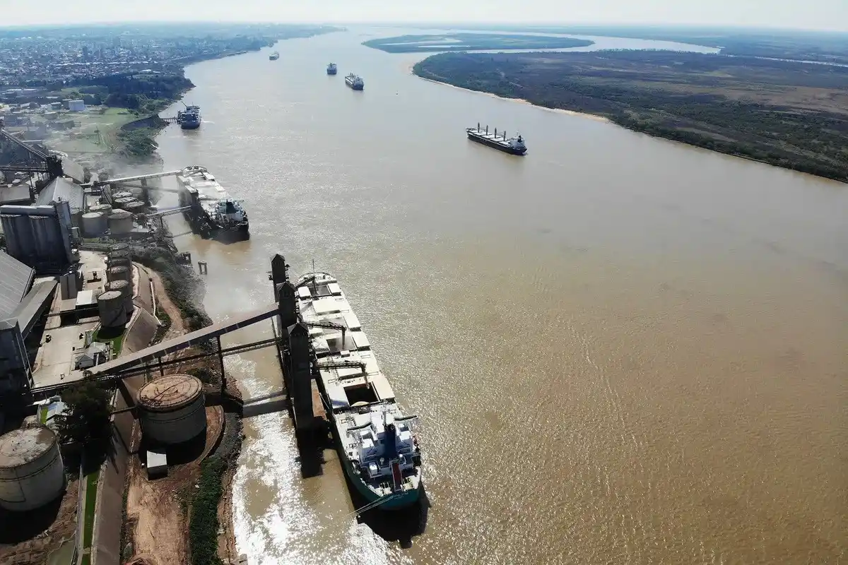 El Paraná recuperó altura y los barcos salen bien cargados