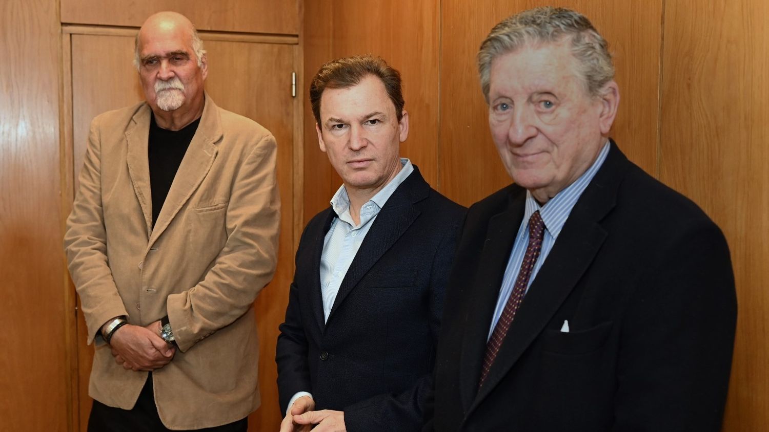 Nahuel Caputto, por A.D.I.R.A; Luis Humberto Tarsitano, por A.R.P.A. ; José Claudio Escribano, por A.E.D.B.A.