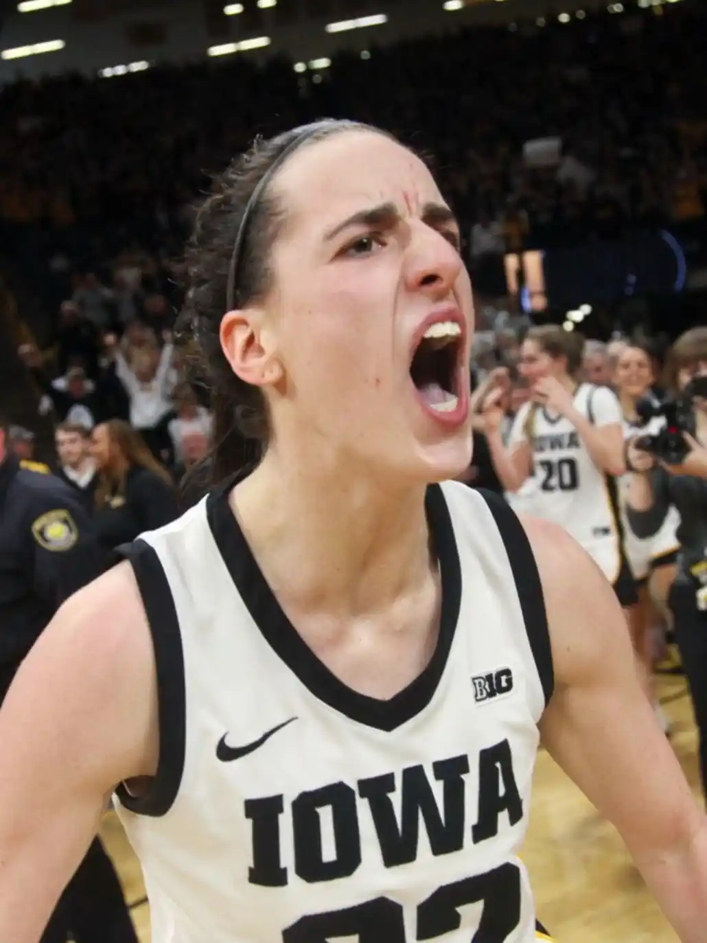 ¡Escándalo! Un periodista llamó a Caitlin Clark “perra blanca”