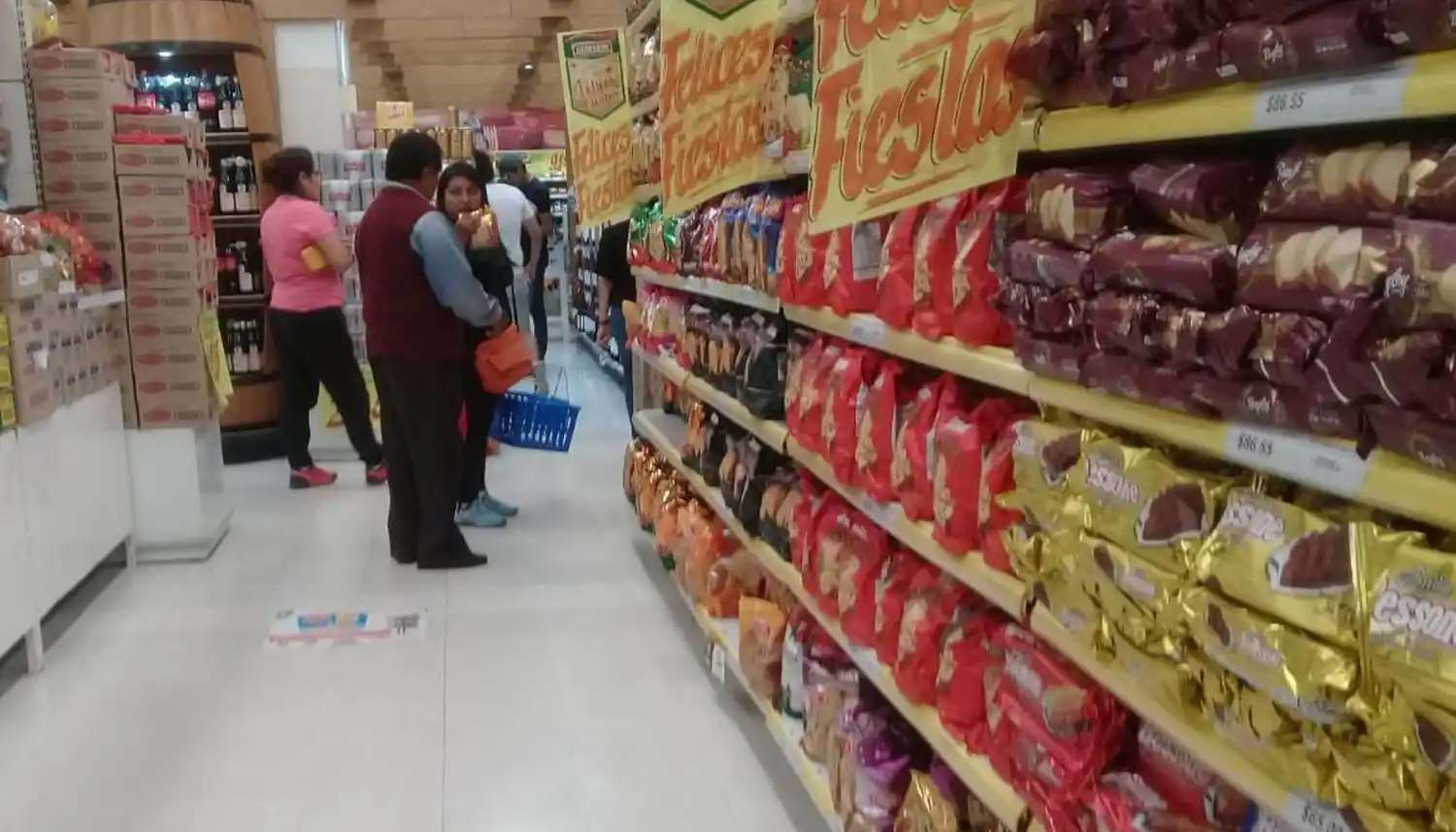 Menos carne y más tarjetas: La Navidad llegó con mucho aumento en las góndolas