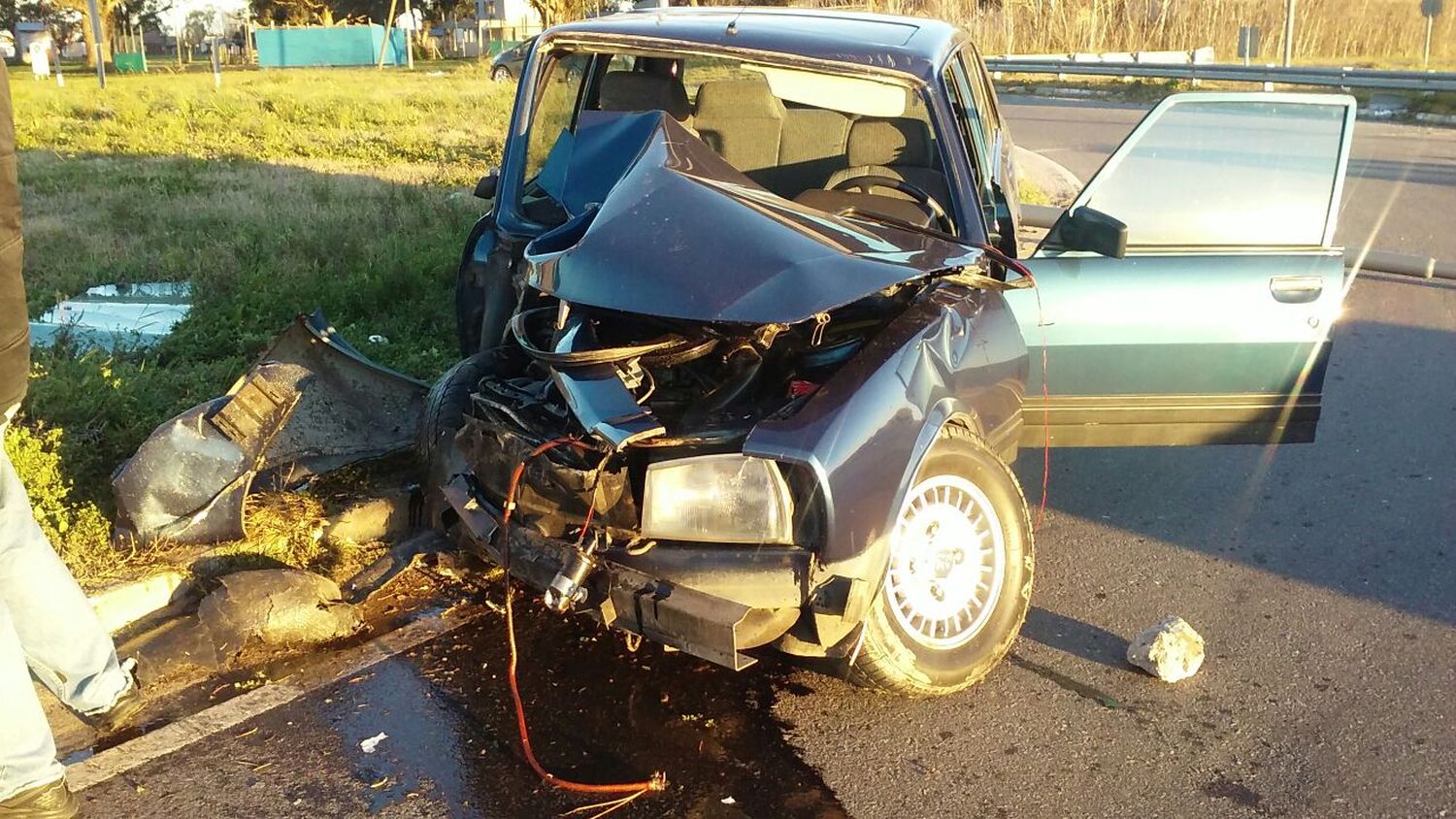 Chocó contra una columna y se salvó de milagro
