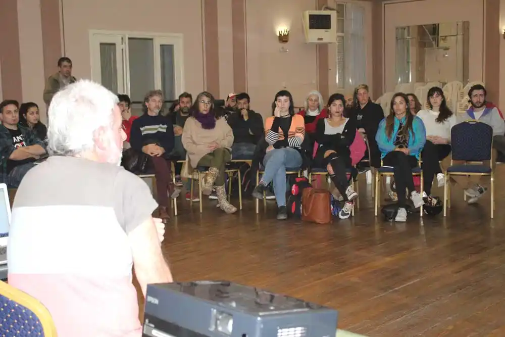 Otra asamblea con productores culturales