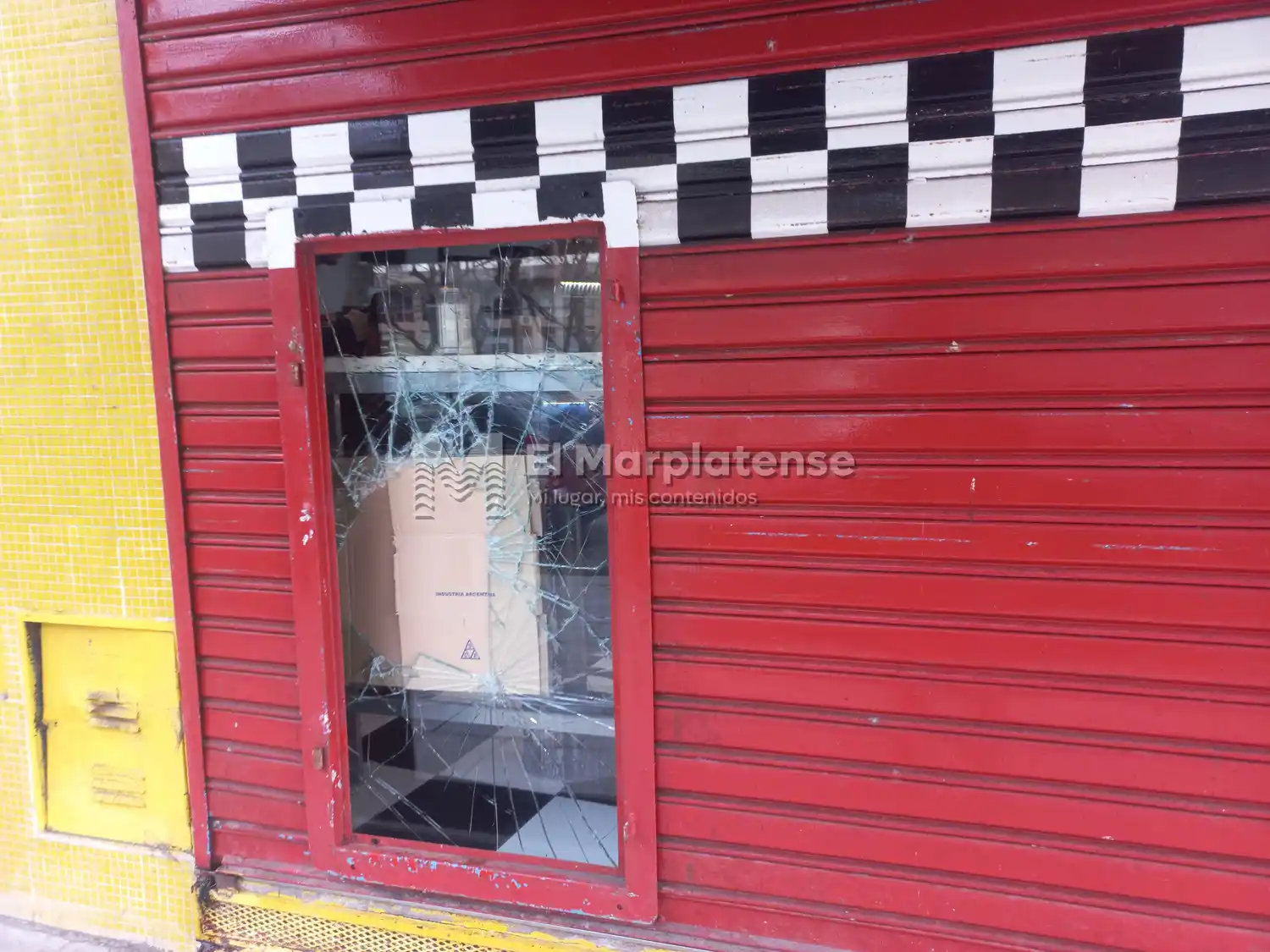 El hecho sucedió durante la madrugada en Diagonal Pueyrredon, entre Moreno y Belgrano.