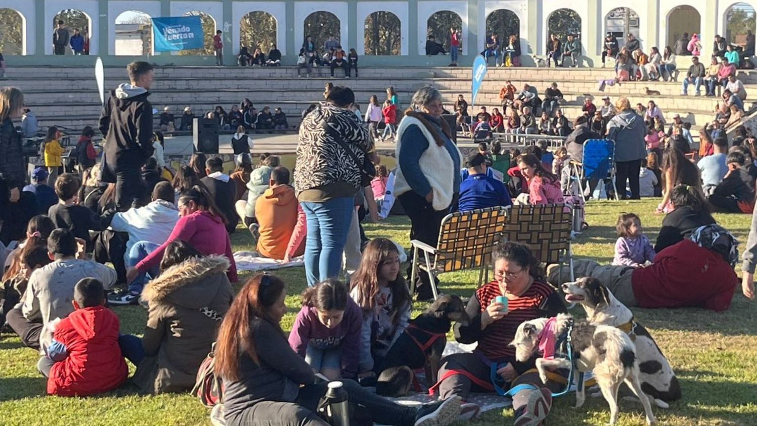 Gran cantidad de vecinos y mascotas participaron del festejo.