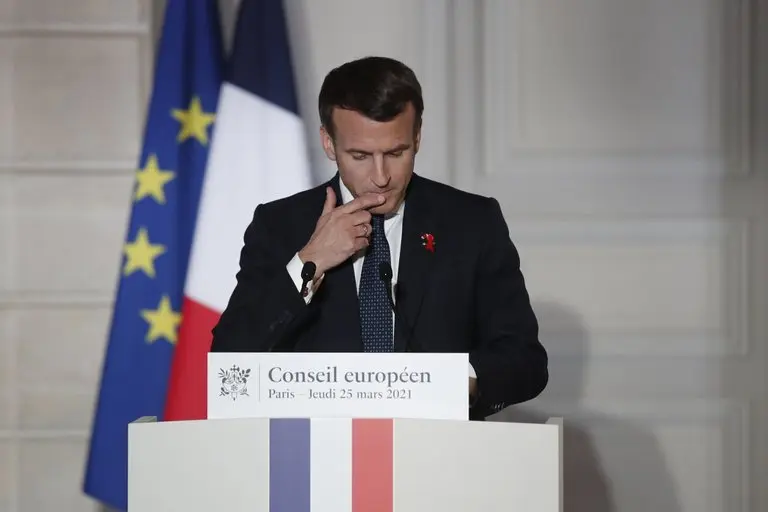 Emmanuel Macron anunció estrictas medidas sanitarias para toda Francia durante cuatro semanas: incluirán el cierre de las escuelas