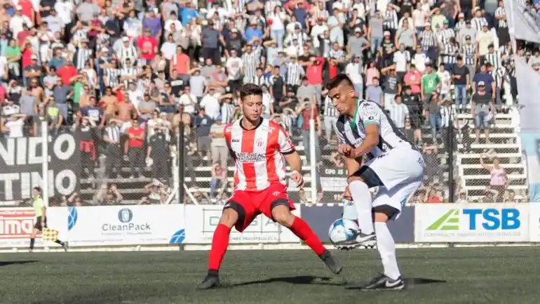 Quién es y cómo juega el nuevo refuerzo de Juventud: qué otros jugadores están al caer