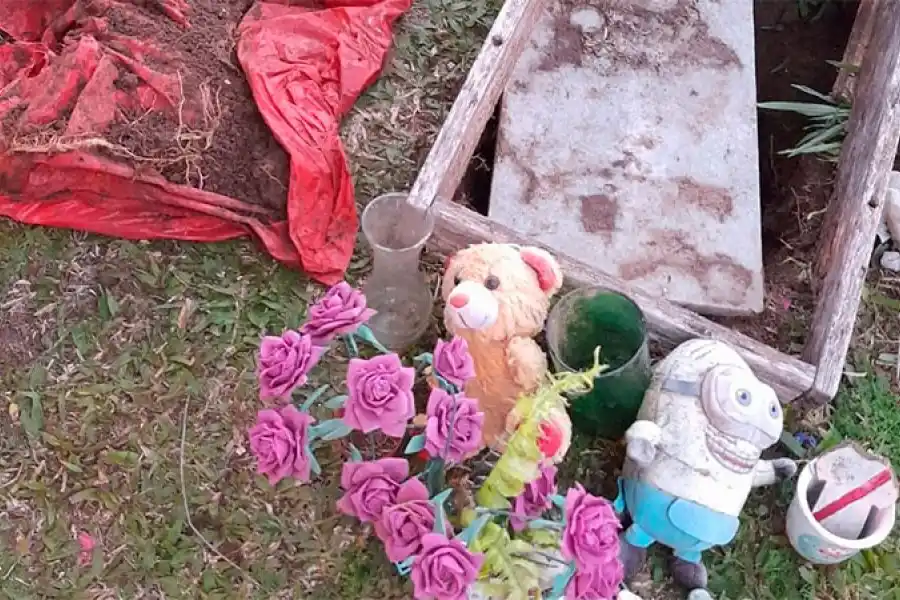 Insólito: fueron a exhumar a un bebé y se encontraron con un fémur de un adulto en su lugar