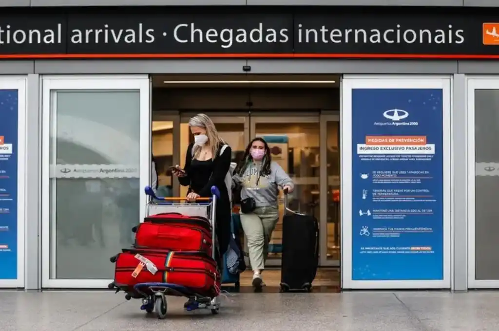 Massa anunció que los extranjeros podrán pagar con tarjeta al valor MEP y que el objetivo es sumar reservas