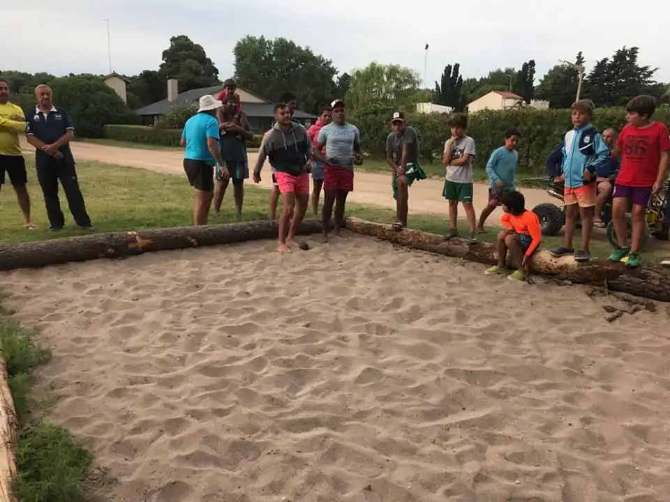 Torneos de bochas y tejo en el balneario San Cayetano
