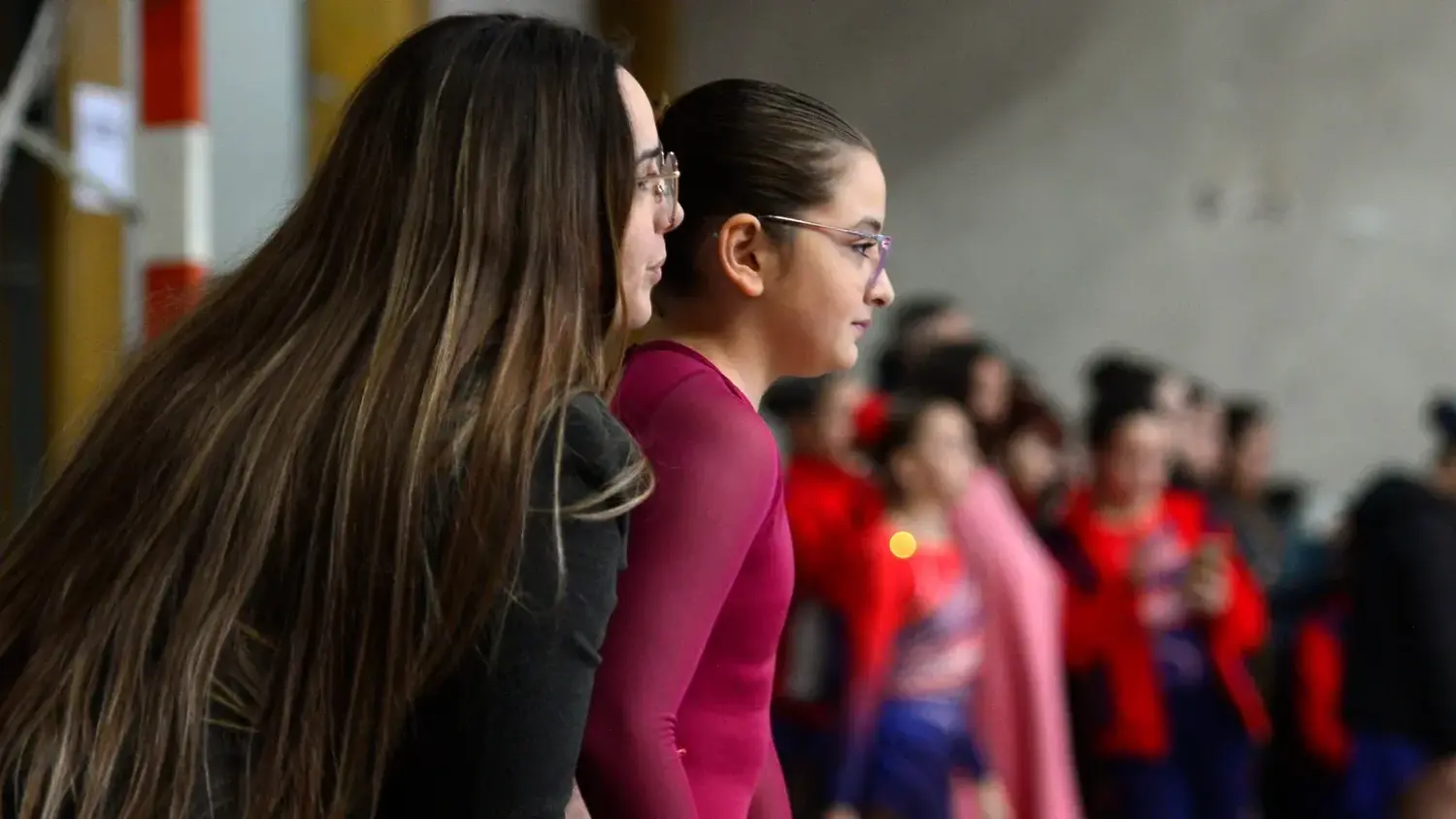 Mirada atenta. De la entrenadora Selene González Gutiérrez y una de sus alumnas