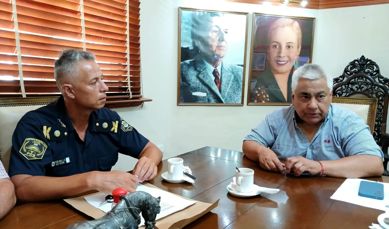 Salazar recibió a Catalano junto a funcionarios del área de Seguridad.