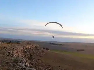 Rescataron a un hombre que sufrió una caída cuando practicaba parapente en Tandil