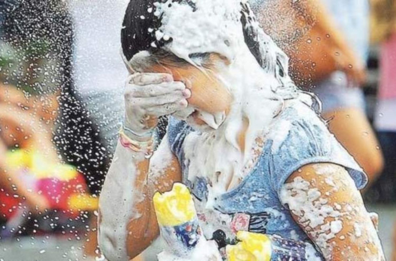 Prepará la espuma, llega un domingo soleado de carnaval