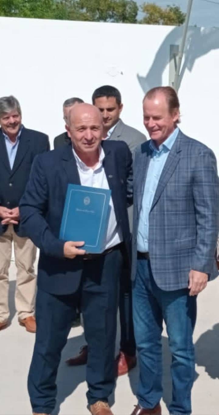 El intendente Fabián Menescardi no tiene más que palabras de agradecimiento hacia el gobernador por el apoyo incondicional del primer mandatario provincial para nuestra localidad.