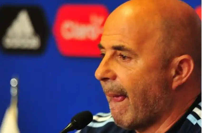 Repudio general a Sampaoli por la reacción que tuvo