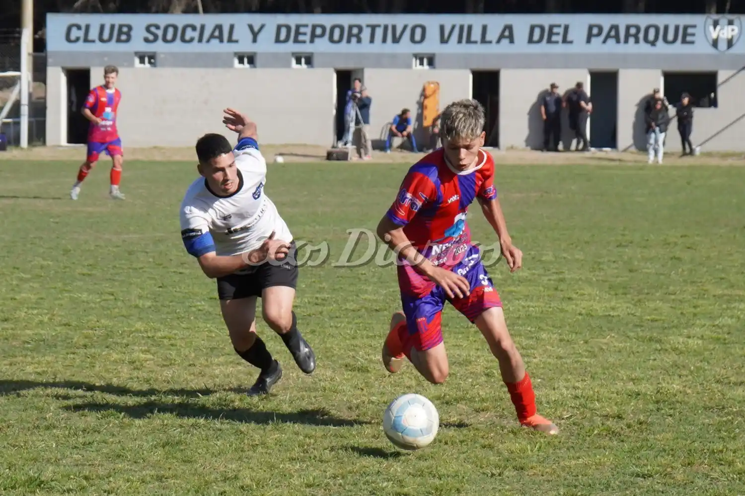 Villa del Parque recibe a Defensores de Puerto Quequén, por un lugar en la final del reducido
