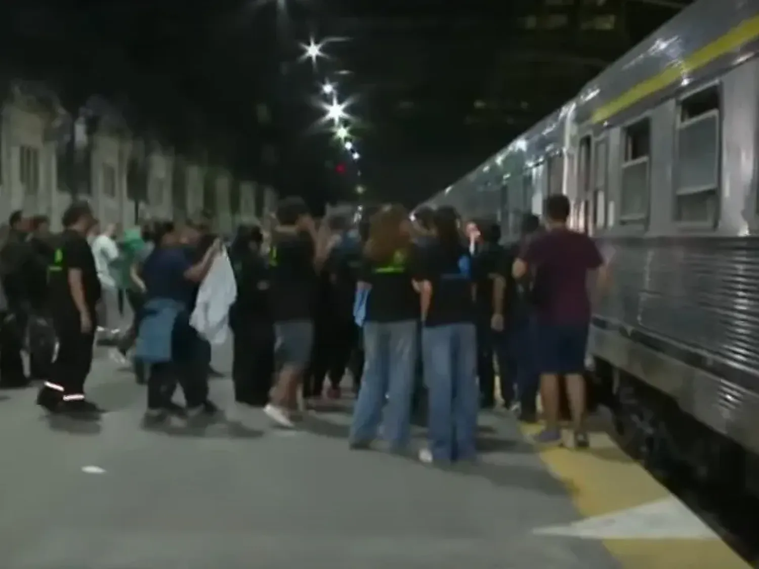 Partió el Tren Solidario a Bahía Blanca con 12 vagones cargados de donaciones