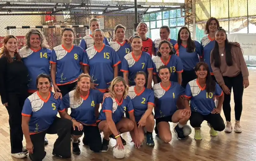 El equipo "Locas por el Cesto" que está formado por jugadoras marplatenses.