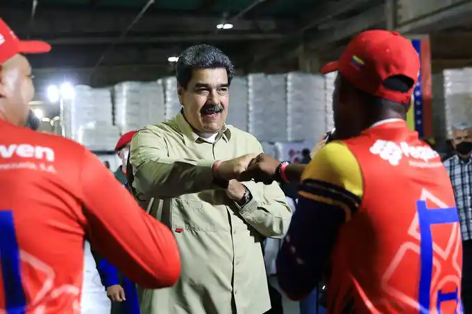 Maduro “ORGULLOSO” del crecimiento de Pequiven y le pone el ojo a CANTV y PDVSA