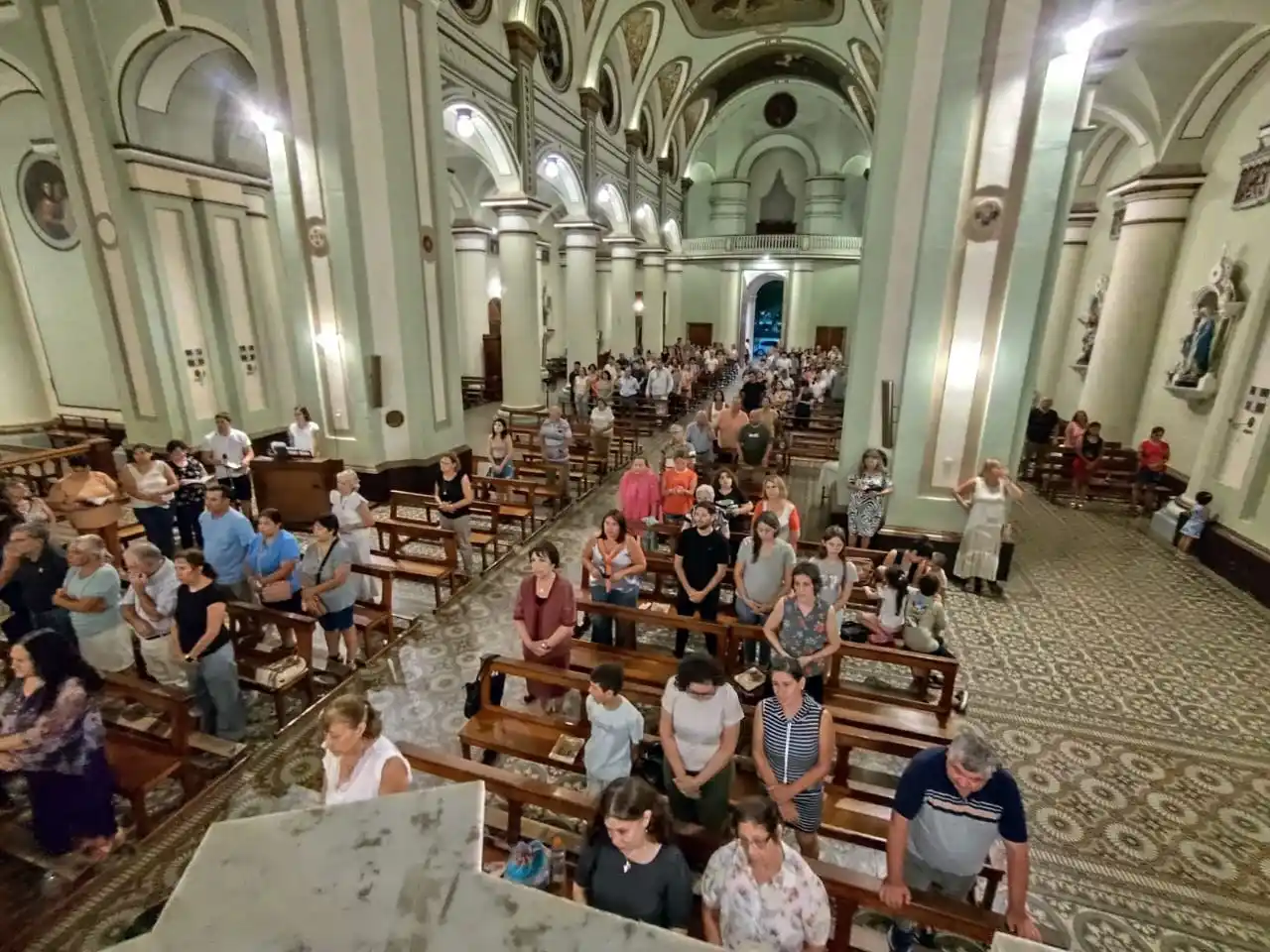 Emotiva despedida al sacerdote Eduardo Canzonetta