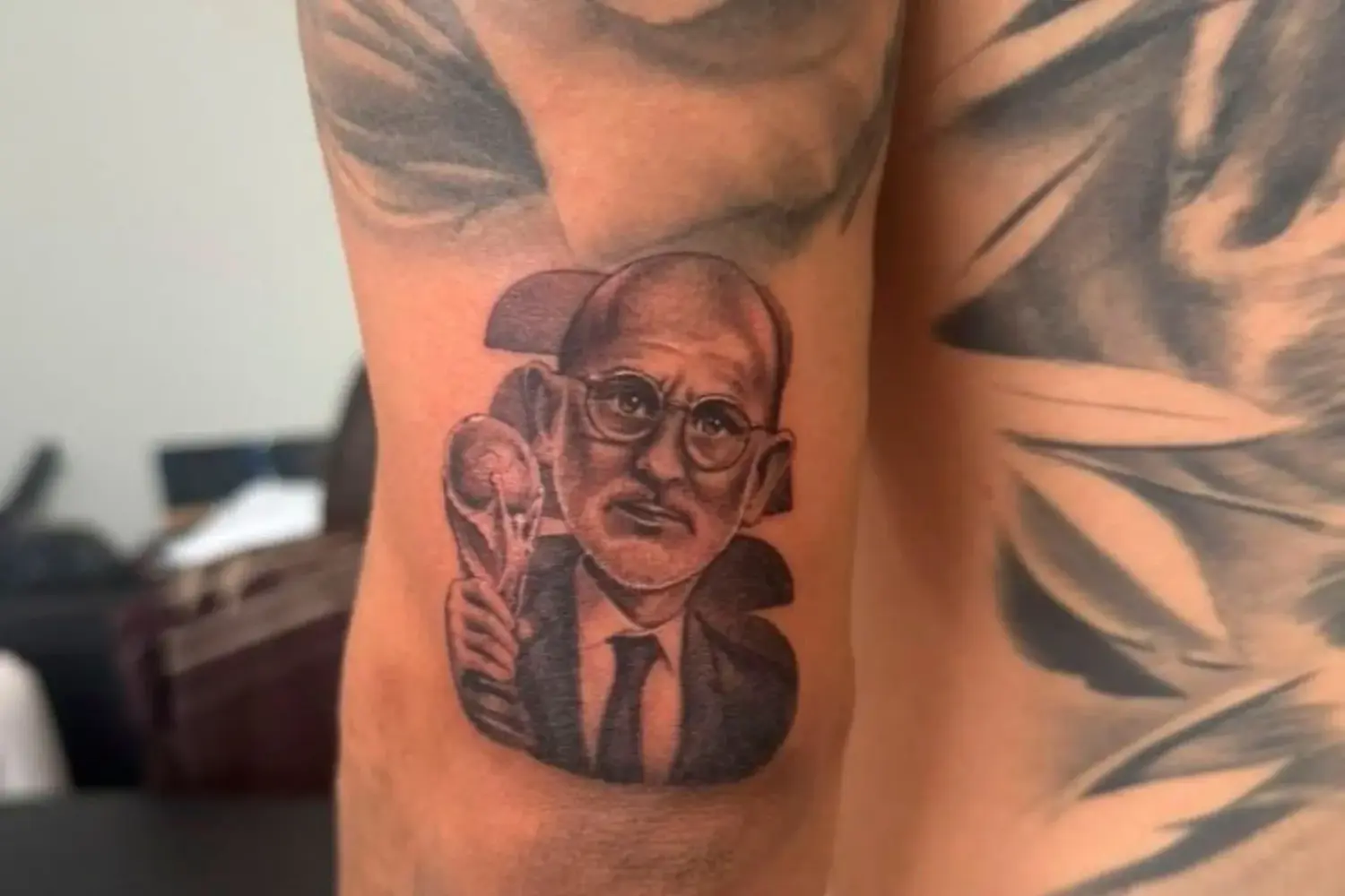 La final duele más que la aguja: le ganó la final del Mundial a Argentina y cumplió la promesa de tatuarse a su entrenador