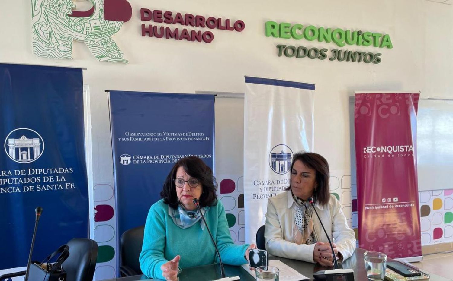 Contó con una nutrida participación de oradores y oyentes entre los que estuvieron profesionales de diferentes áreas, especialistas en la materia, representantes de ONGs, legisladores, funcionarios municipales y judiciales y miembros de congregaciones religiosas.