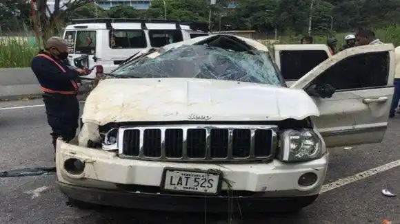 Secuestradores chocaron en la Fajardo cuando escapaban con sus víctimas