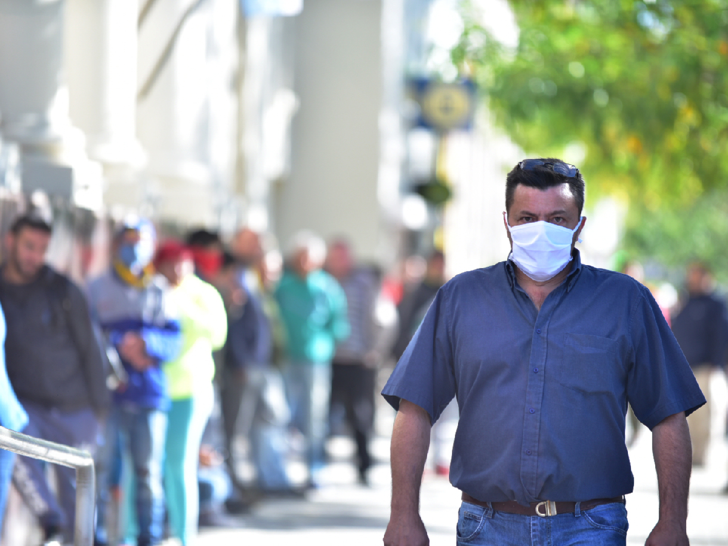 El municipio estudia exigir el uso de barbijo para salir a la calle
