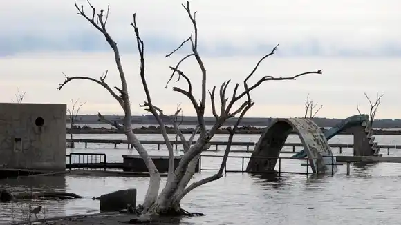 Se cumplieron 39 años de la inundación de Epecuén: La historia del pueblo que quedó sumergido bajo 7 metros de agua