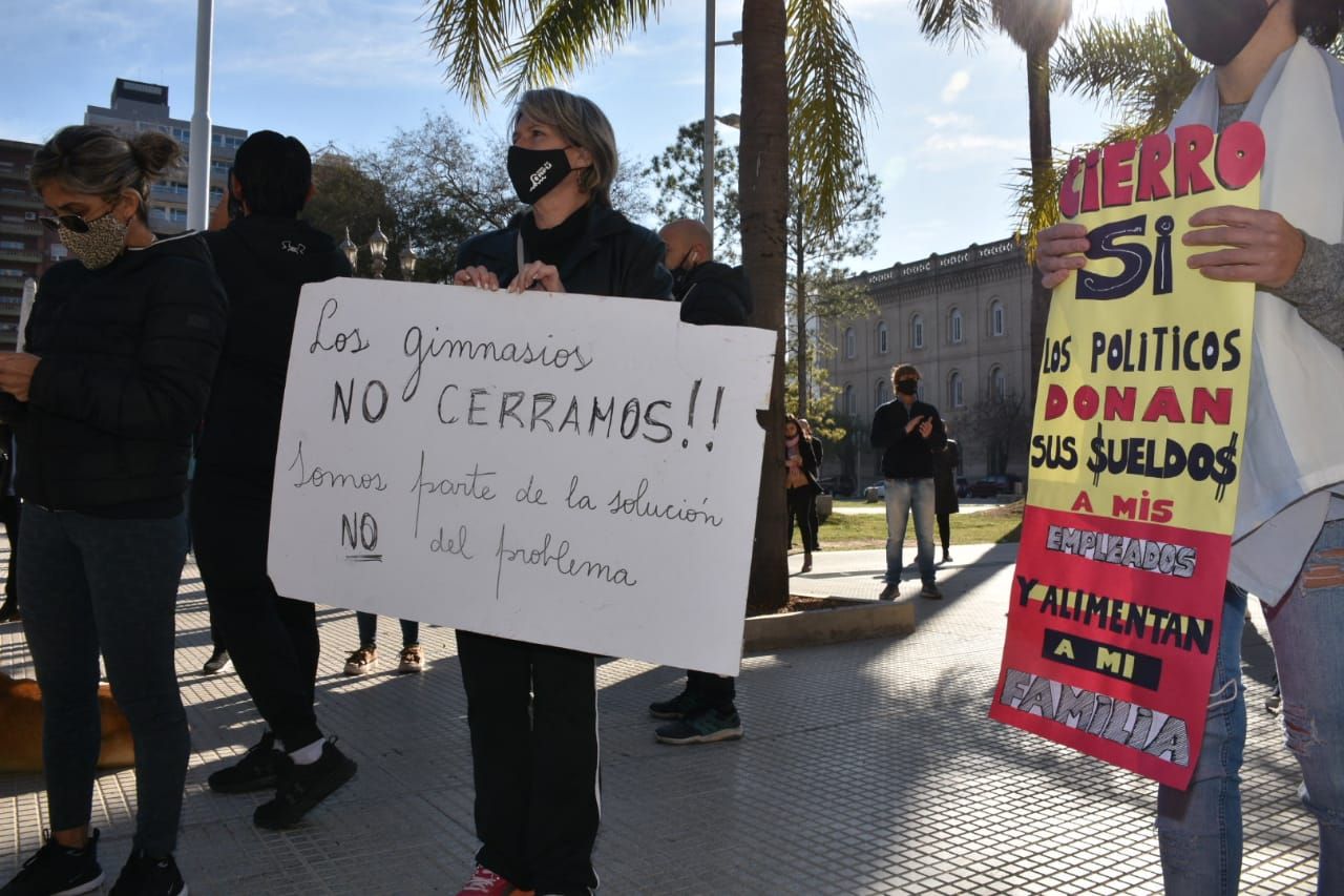 Movilización y reclamos frente a Casa de Gobierno