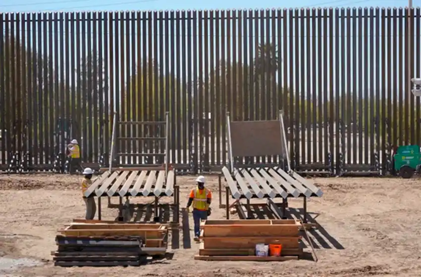 Video: un inmigrante se fractura las dos piernas al saltar desde el muro en la frontera entre Estados Unidos y México