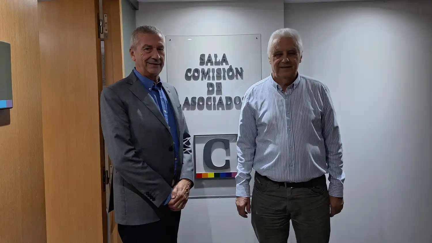 El Gerente Zonal, Lic. Jorge Grosso y el Vice Presidente 1° del BCCL, contador Ricardo Sapei