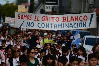 Alumnos de varias escuelas de la ciudad gritaron “Sí a la vida” en una nueva edición del Grito Blanco