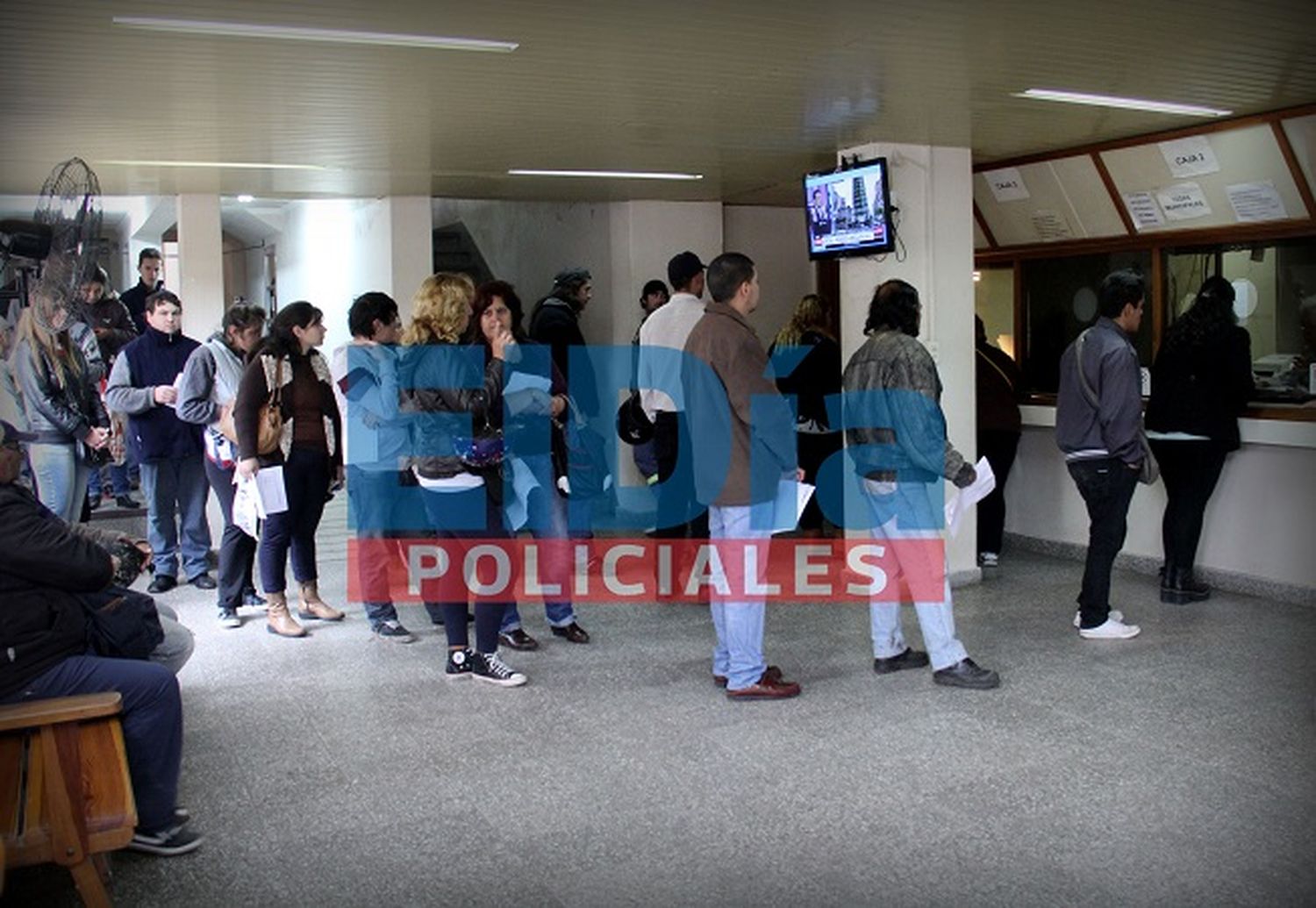Salía de la Municipalidad y cayó muerto en la vereda