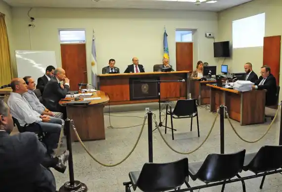 Los funcionarios comunales acusados se despegaron de la competencia sobre el Hipódromo