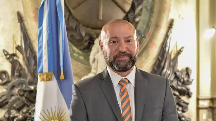 Spagnuolo fue procesado por los delitos de negociaciones incompatibles con el ejercicio de la función pública, defraudación por administración fraudulenta agravada por haber sido cometida en perjuicio de la administración pública nacional, y asociación ilícita.