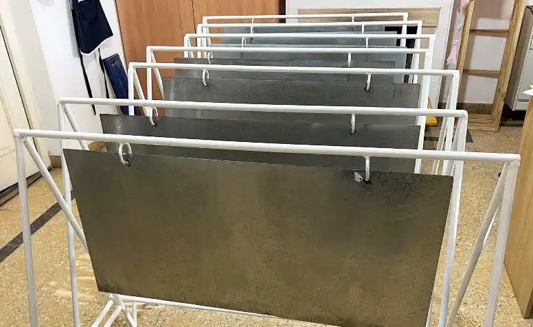 Estudiantes entregaron cartelería a Obras Públicas