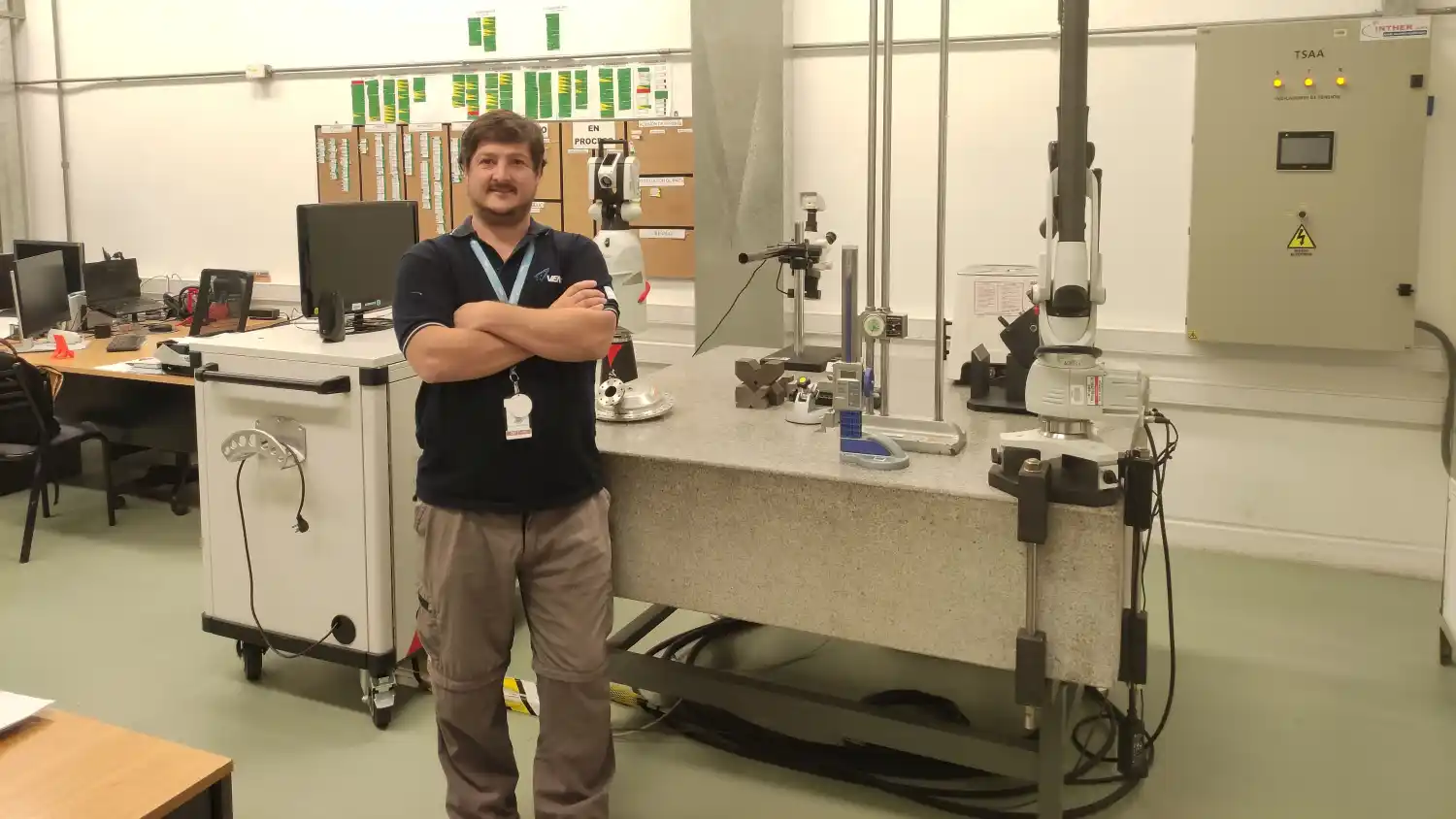 Emanuel García, en Veng, empresa clave del plan espacial argentino donde se integran y ensayan sistemas para misiones como Atenea